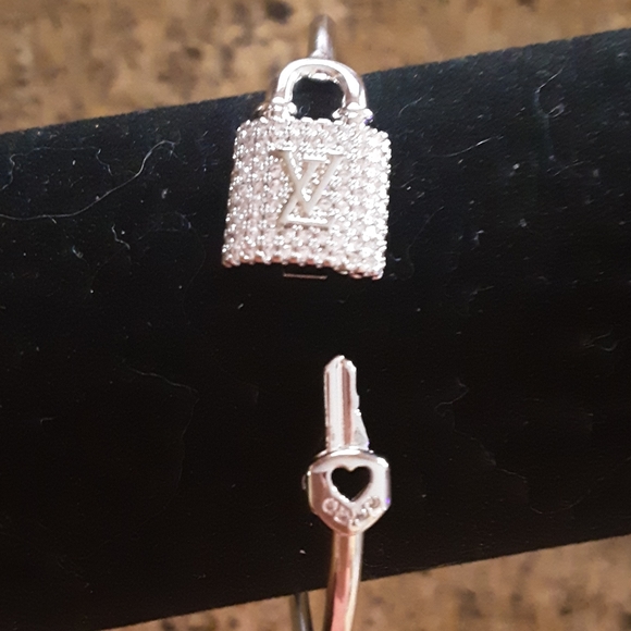 Bracelets - Picture 4 of 5